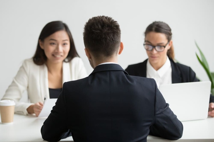 Tiềm năng hay Bằng cấp: Nhà tuyển dụng chọn gì cho tương lai?