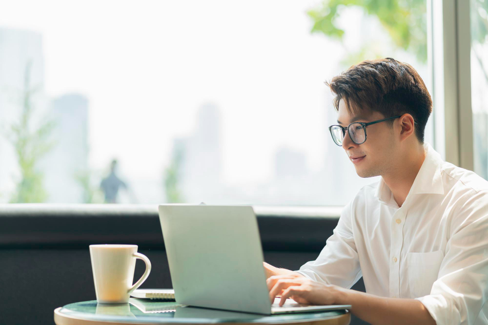 Candidate preparing answer to why are you applying for this job during interview