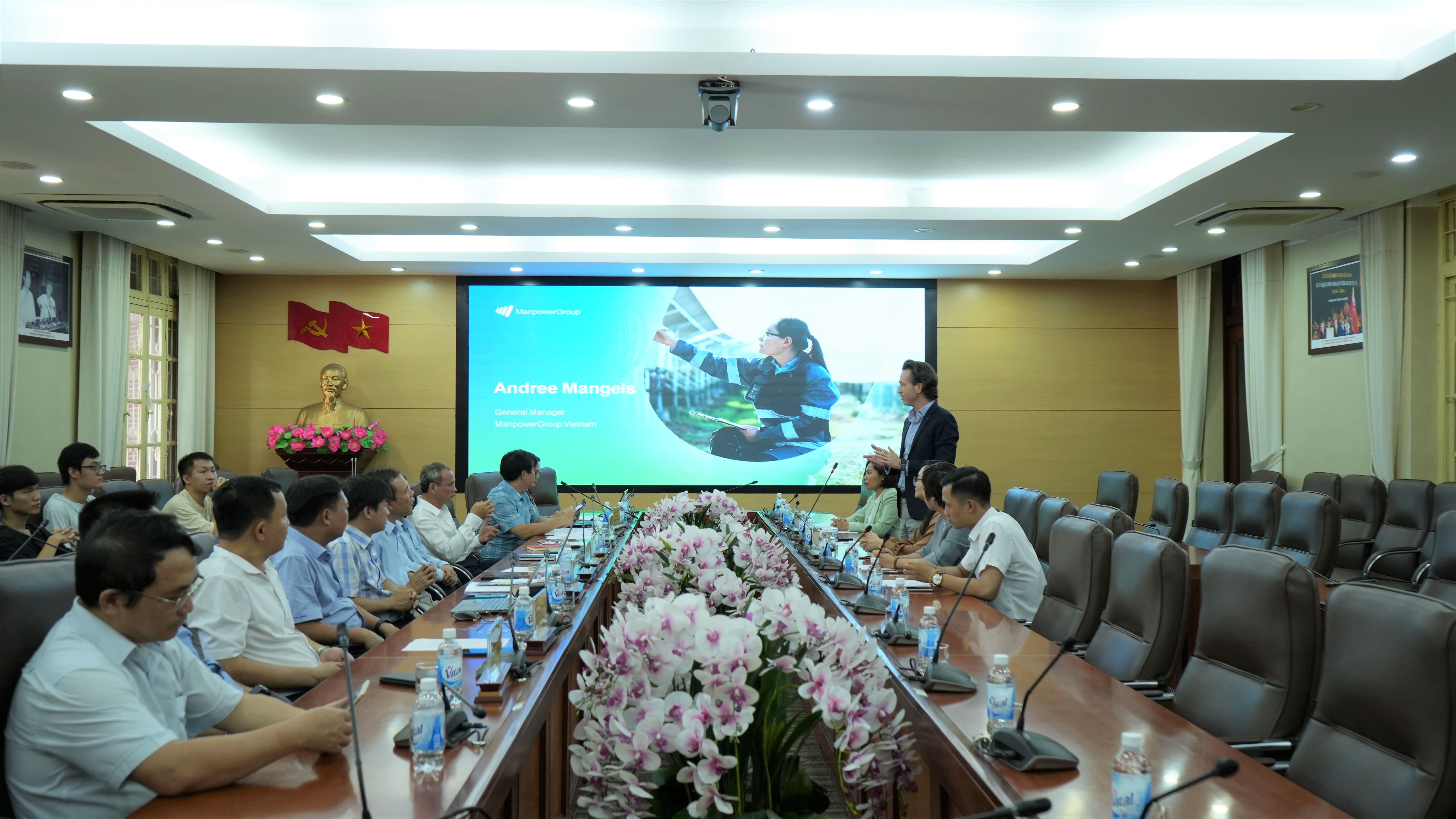 ManpowerGroup Vietnam signed MoU with Thuyloi University to upskill the undergraduates via practical training at leading companies’ internship programs