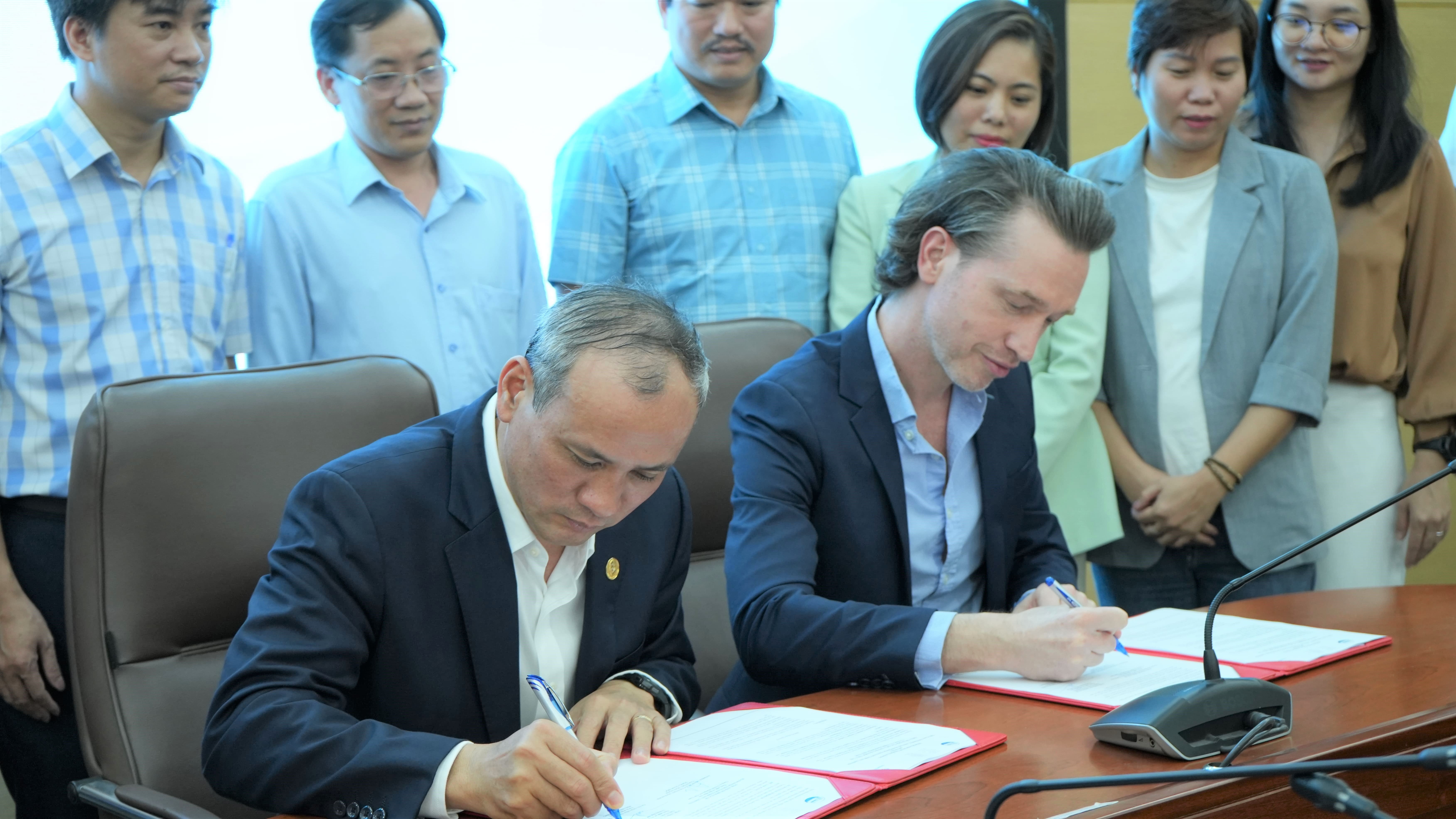 ManpowerGroup Vietnam signed MoU with Thuyloi University to upskill the undergraduates via practical training at leading companies’ internship programs