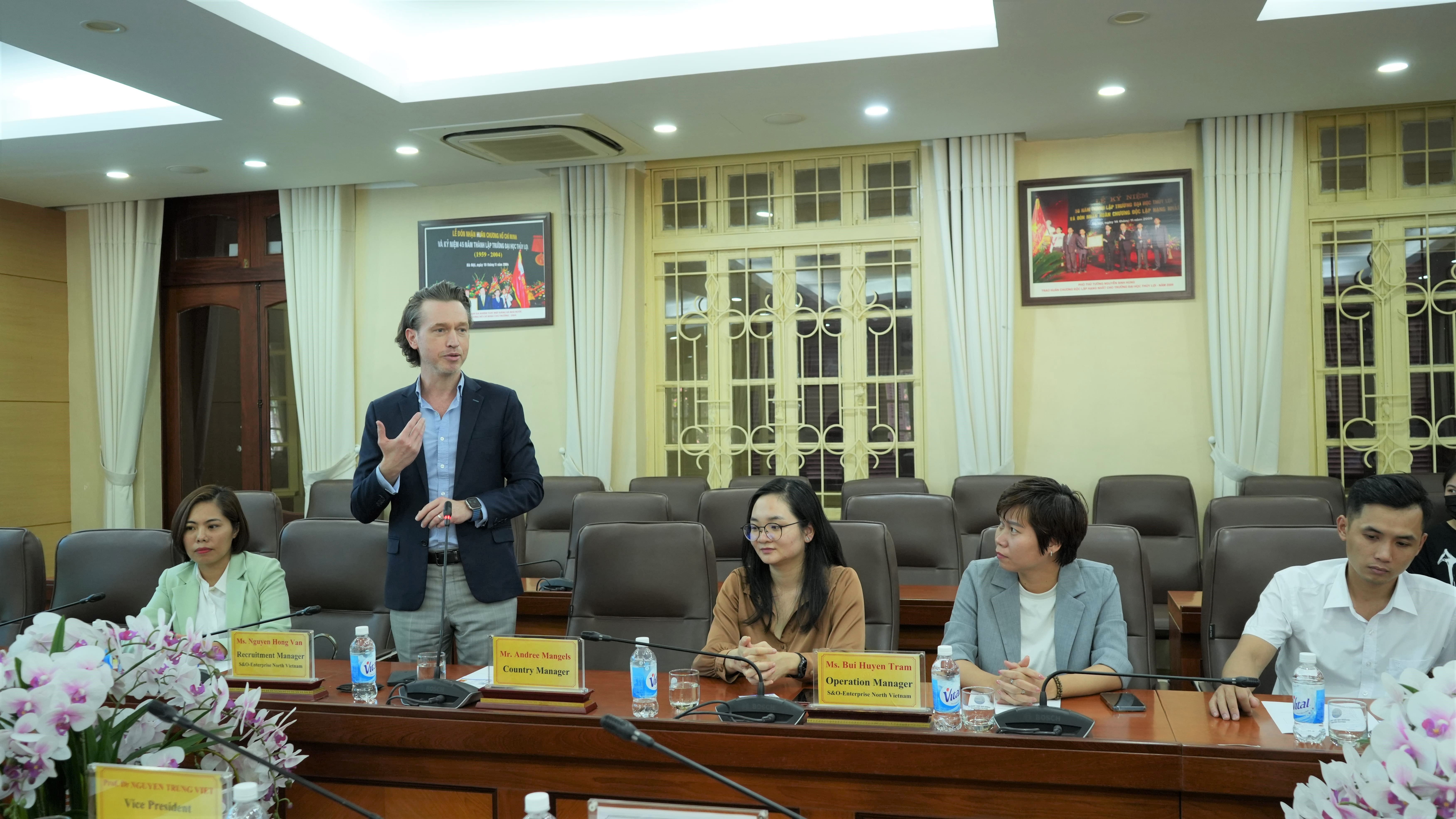 ManpowerGroup Vietnam signed MoU with Thuyloi University to upskill the undergraduates via practical training at leading companies’ internship programs