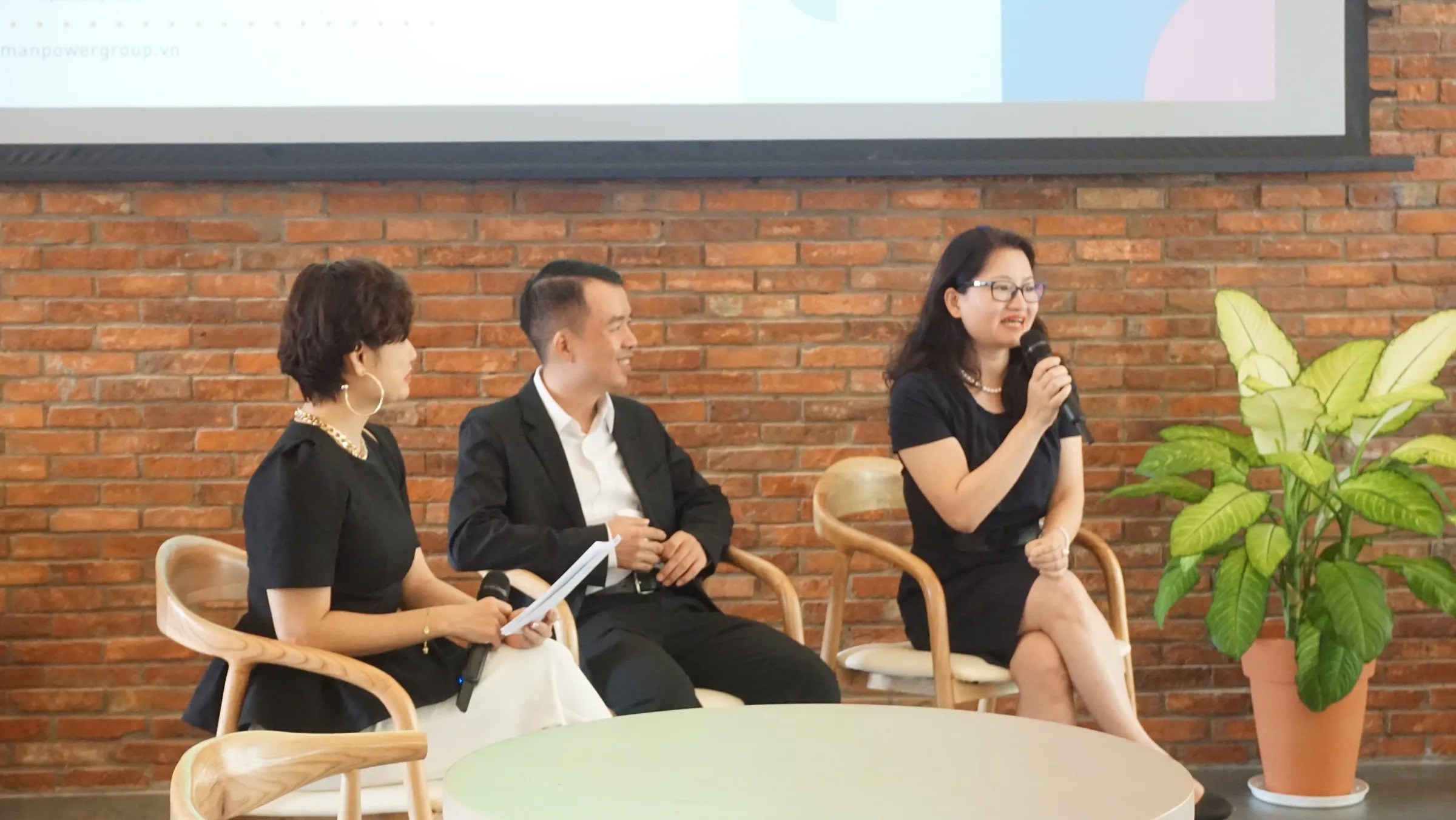 Business Breakfast #1 - Top HR Trends in Logistics 2022