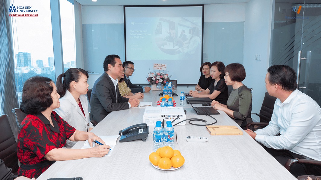 MOU signing ceremony between ManpowerGroup Vietnam and Hoa Sen University_4