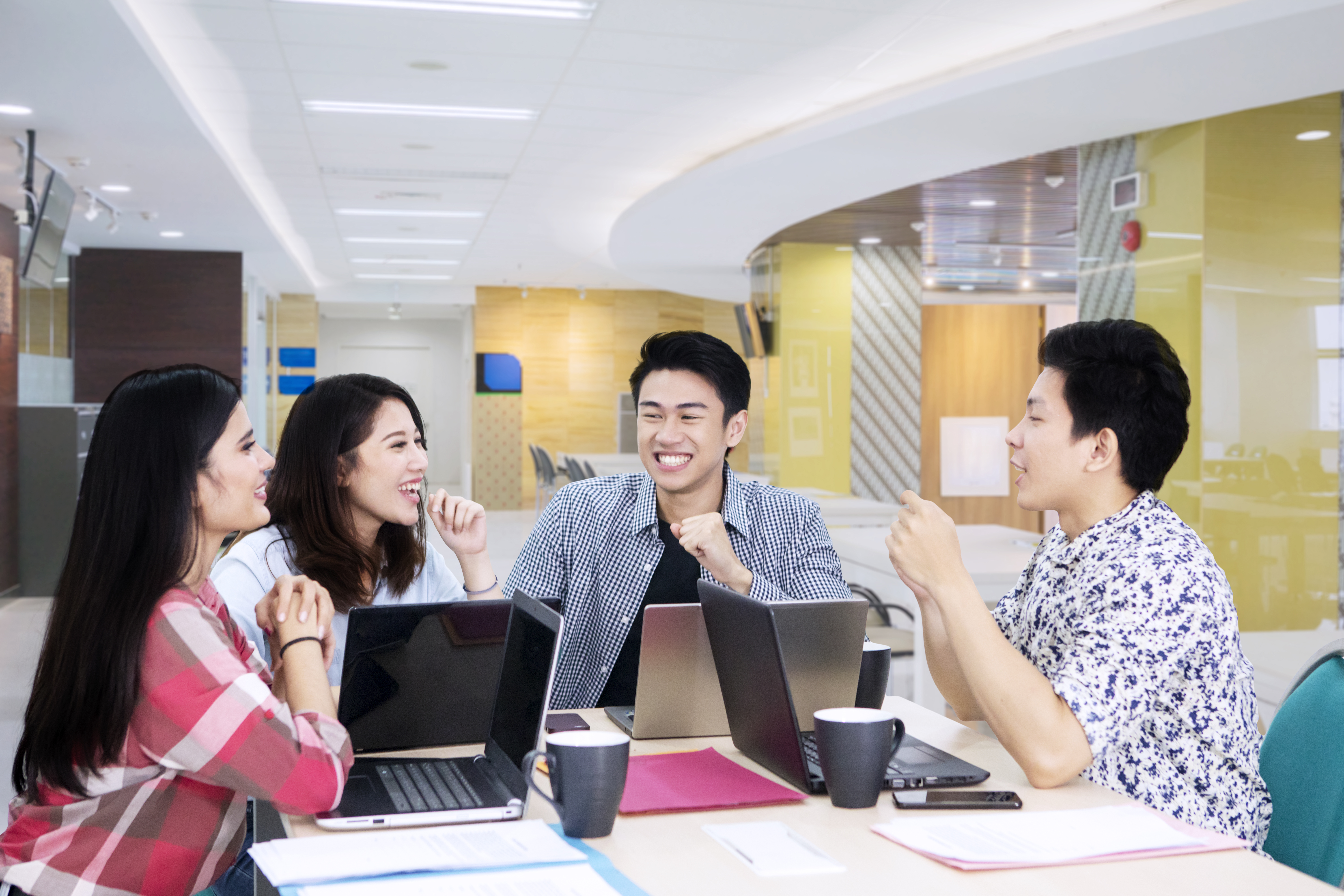 ứng viên có đến 4–5 năm kinh nghiệm, sẵn sàng nhận mức lương thấp hơn, điều chỉnh kỳ vọng của mình để ứng tuyển những vị trí chỉ yêu cầu 1-2 năm kinh nghiệm