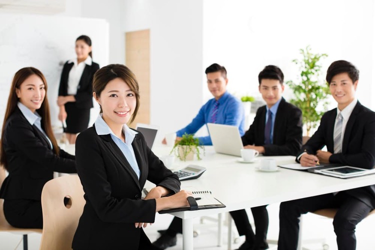 Benefits of Headhunter Service for Small and Medium-sized Enterprises in Vietnam