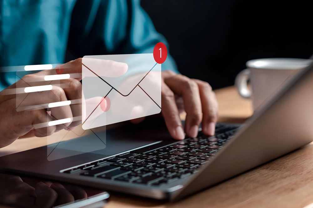 An applicant is replying to an interview invitation on a computer within 24 hours.