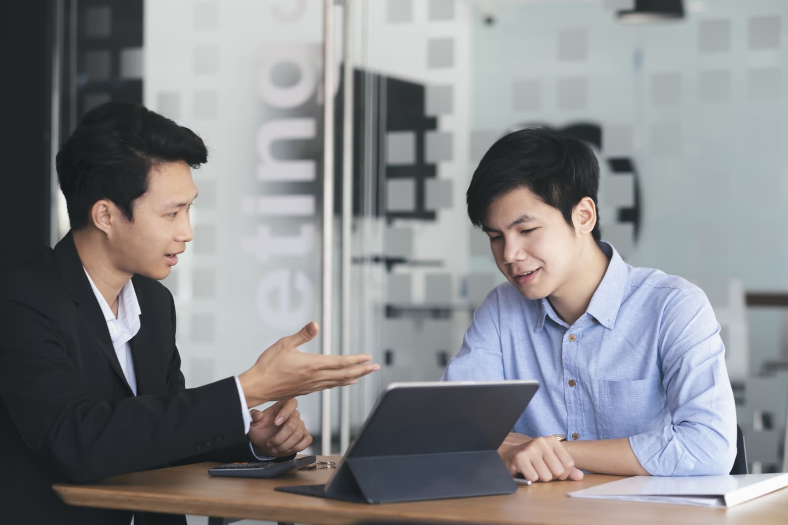 Managed service provider talent consultant advising an enterprise client on workforce management.