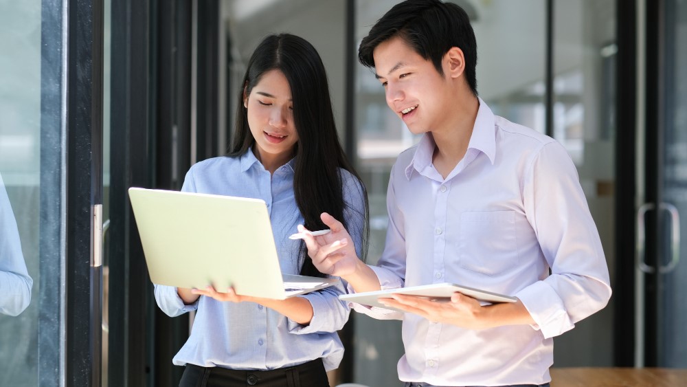 Executive team planning EOR service in Vietnam